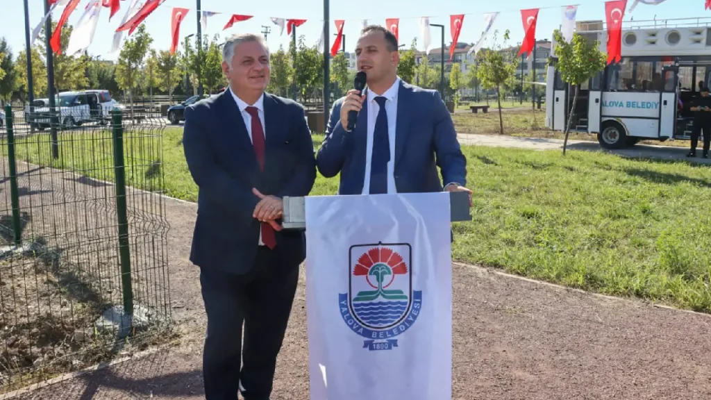 Bornova’nın üretim modeli Türkiye’ye yayılıyor! Yalova’nın ilk kent bostanı Bornova rehberliğiyle açıldı 2 Bornova’nın üretim modeli Türkiye’ye yayılıyor! Yalova’nın ilk kent bostanı Bornova rehberliğiyle açıldı