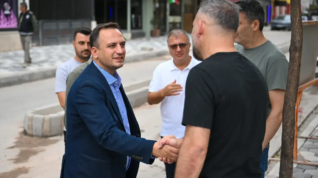Zafer Caddesi’ne mimari ve ekolojik dokunuş: Bornova’nın kalbi yenileniyor!