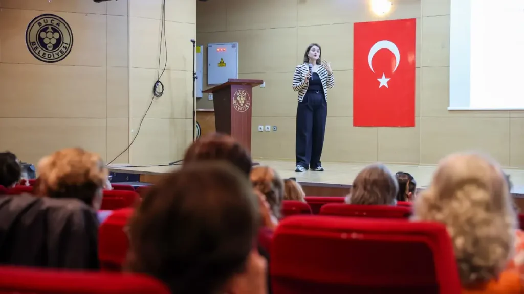Buca’nın 3. Yaş Üniversitesi’nde ilk ders zili çaldı