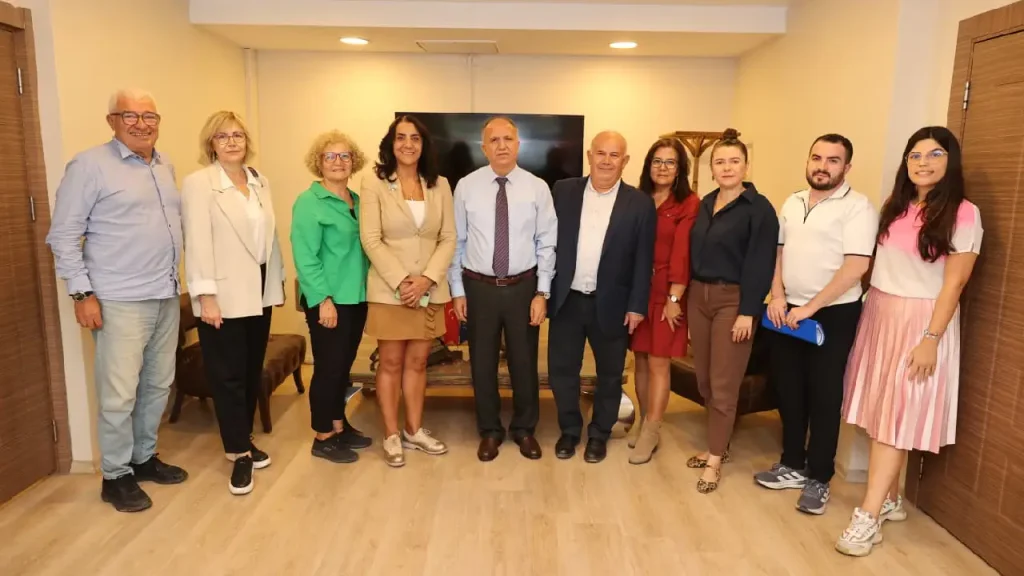 Buca’da yaş alanlar için ders zili çalıyor! 3. Yaş Üniversitesi için imzalar atıldı! 2 Buca’da yaş alanlar için ders zili çalıyor! 3. Yaş Üniversitesi için imzalar atıldı!