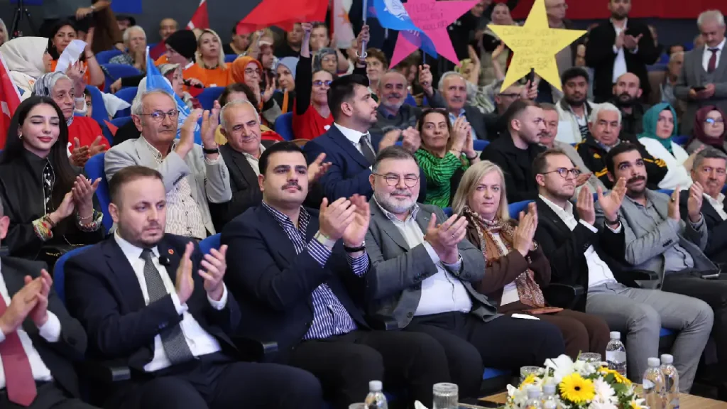 Buca'da gövde gösterisi: Saygılı'dan sert mesajlar ve çözüm vurgusu!
