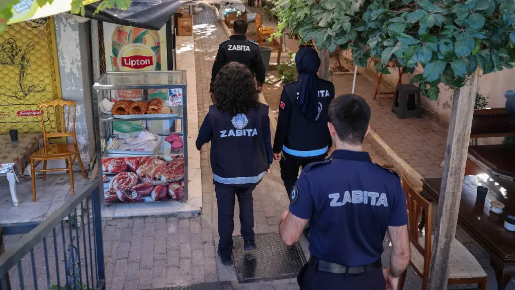 Buca Belediyesi’nden okul çevrelerinde denetim: Çocukların güvenliği ve sağlığı için taviz yok