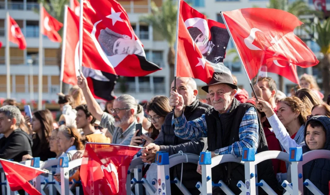İzmir, Cumhuriyet’in 103’üncü yıl dönümünü spor, müzik ve bayram heyecanının