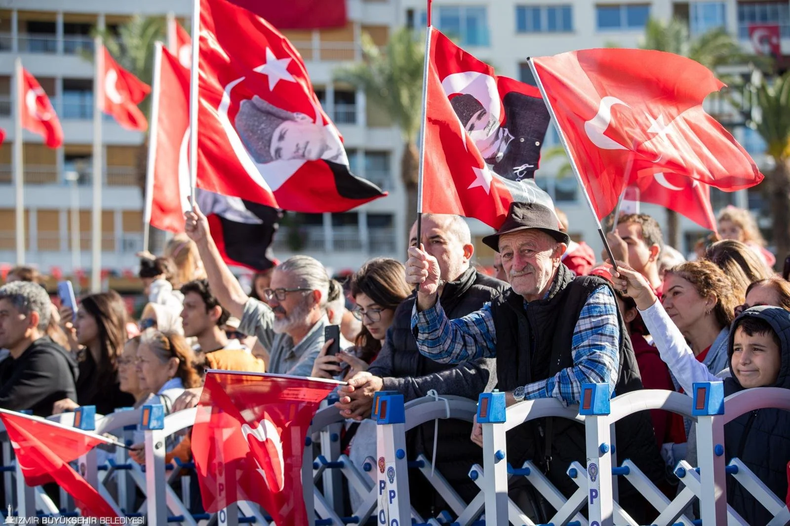 Cumhuriyet kenti İzmir 29 Ekim bayram coşkusuna hazır