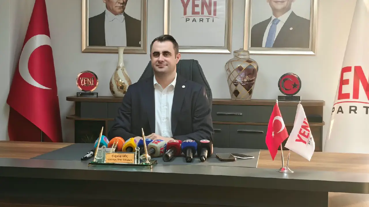 YENİ Parti’den İzmir’de 'Sürpriz Taktik' eylemi: "Yeni planlarımızı öğrenmek istiyorlar ama öğrenemeyecekler"