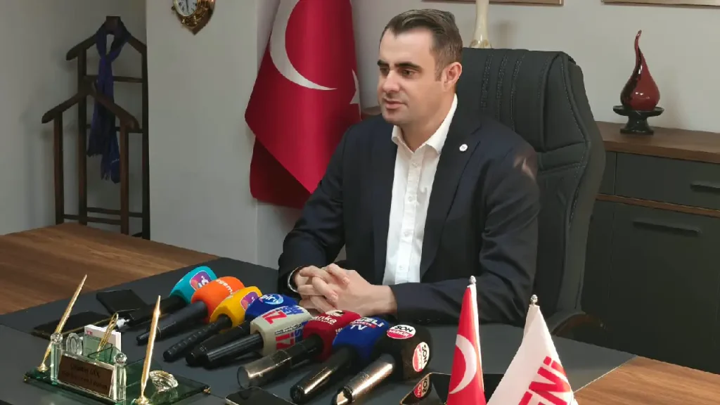 YENİ Parti’den İzmir’de 'Sürpriz Taktik' eylemi: "Yeni planlarımızı öğrenmek istiyorlar ama öğrenemeyecekler"