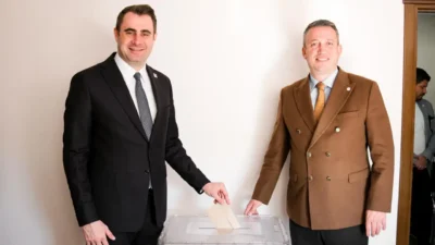 YENİ Parti İzmir İl Başkanlığı ön seçiminde üyeler sandık başına