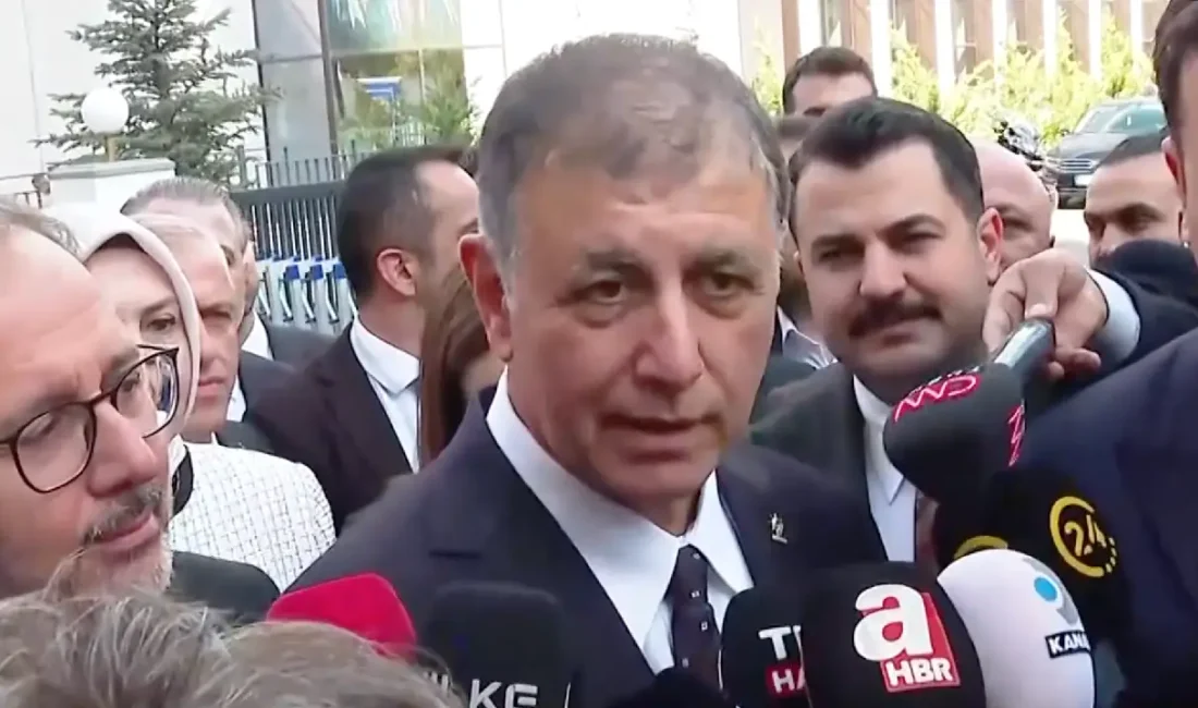 AK Parti saflarına katılan İzmir Büyükşehir Belediye Başkanı Cemil Tugay,