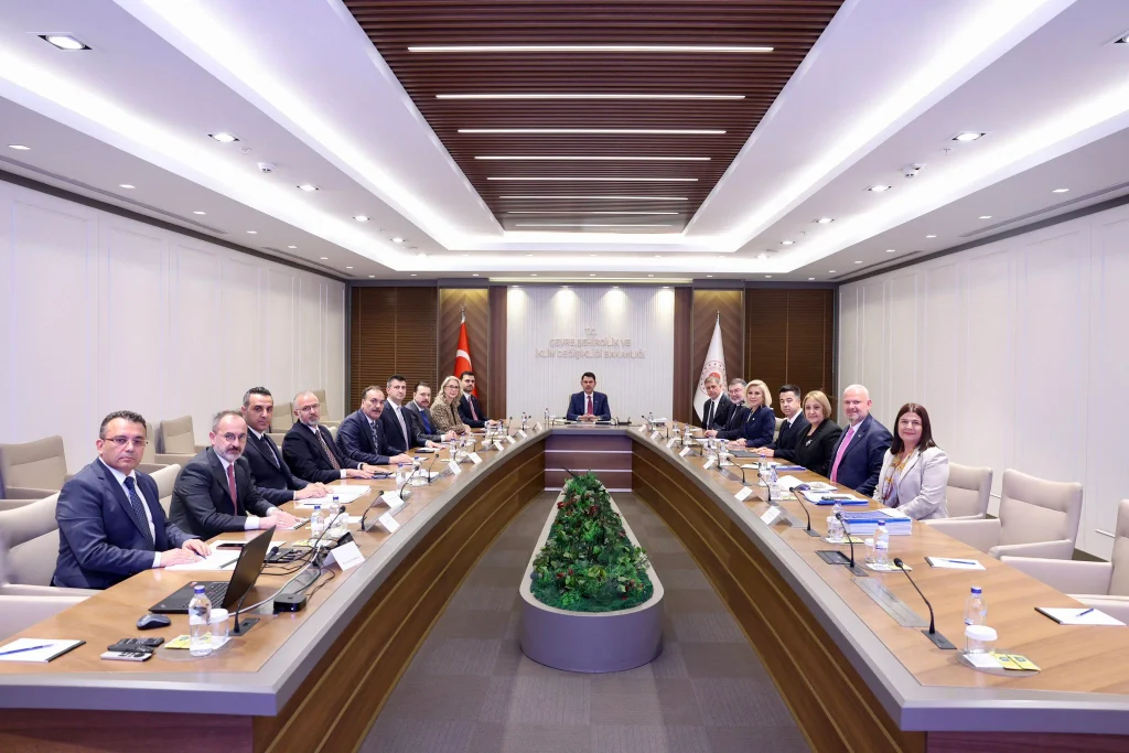 Ankara’da İzmir zirvesi: Bakanlıkta kentsel dönüşüm ve körfez eylem planı için masa kuruldu 2 Ankara’da İzmir zirvesi: Bakanlıkta kentsel dönüşüm ve körfez eylem planı için masa kuruldu
