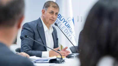 İzmir Büyükşehir Belediye Başkanı Cemil Tugay’ın AK Parti’ye geçeceği yönündeki