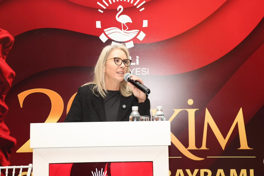 Çiğli’de görkemli 29 Ekim resepsiyonu: "Atatürk’ün yolunda sonuna kadar yürümeye devam edeceğiz!"