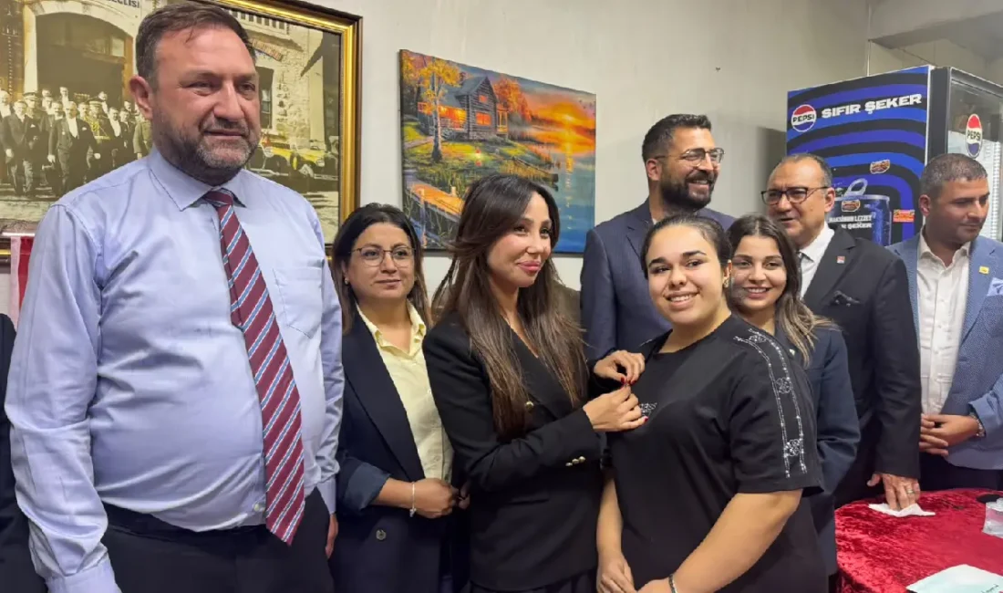 Cumhuriyet Halk Partisi’ne İzmir genelinde vatandaşların katılımı sürerken, Bayraklı’da yeni