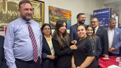Cumhuriyet Halk Partisi’ne İzmir genelinde vatandaşların katılımı sürerken, Bayraklı’da yeni