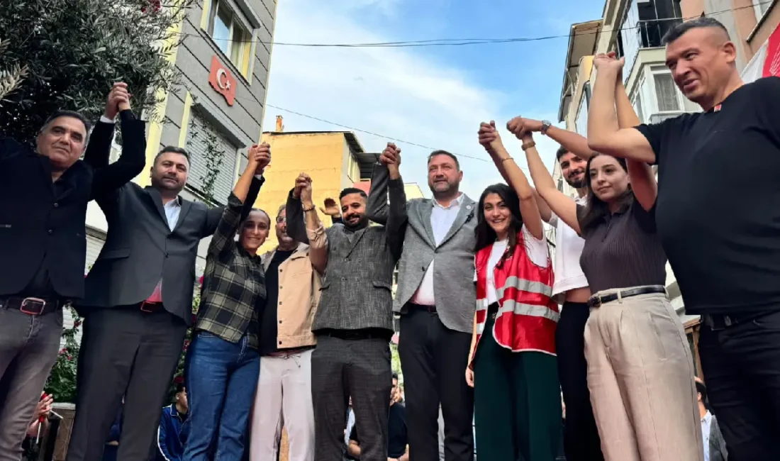 İzmir’de siyasi dengeleri değiştirecek tarihi bir kitlesel katılım gerçekleşti. Yeni