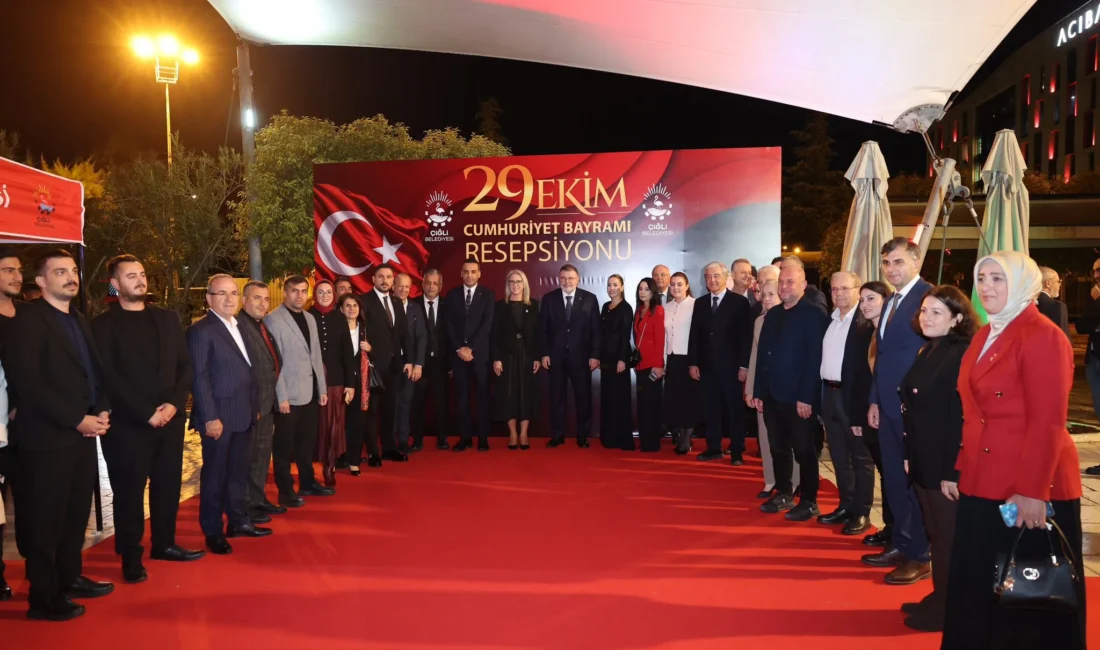 Cumhuriyet’in kuruluşunun 103’üncü yıl dönümü coşkusu, Çiğli Belediyesi tarafından düzenlenen