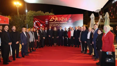 Cumhuriyet’in kuruluşunun 103’üncü yıl dönümü coşkusu, Çiğli Belediyesi tarafından düzenlenen