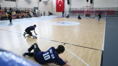 Çiğli Belediyesi Atatürk Kapalı Spor Salonu’nda gerçekleştirilen Goalball Turnuvası’nda görme