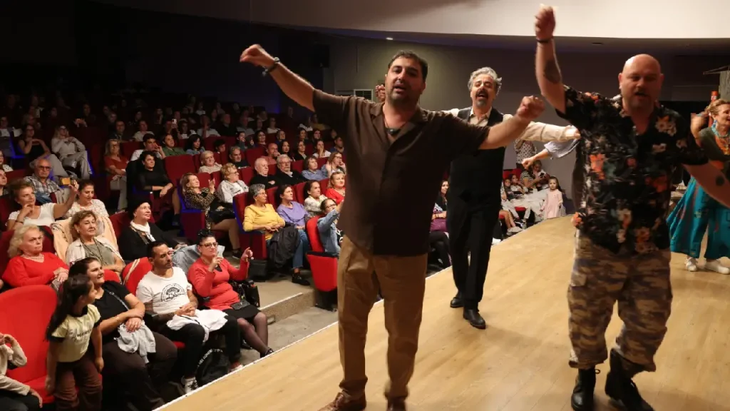 Çiğli’de kültür sanat etkinlikleri hız kazandı: Salonlar doldu taştı 2 Çiğli’de kültür sanat etkinlikleri hız kazandı: Salonlar doldu taştı