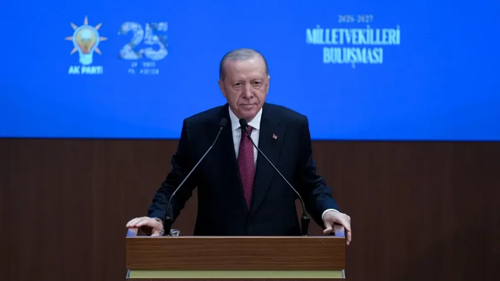 Cumhurbaşkanı Erdoğan’dan salona Cemil Tugay ile girdi yan yana oturdu: “İzmir bugün bir başka, coşkulu" 2 Cumhurbaşkanı Erdoğan’dan salona Cemil Tugay ile girdi yan yana oturdu: “İzmir bugün bir başka, coşkulu"