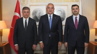 İzmir Büyükşehir Belediye Başkanı Cemil Tugay’ın AK Parti’ye katılmasının ardından