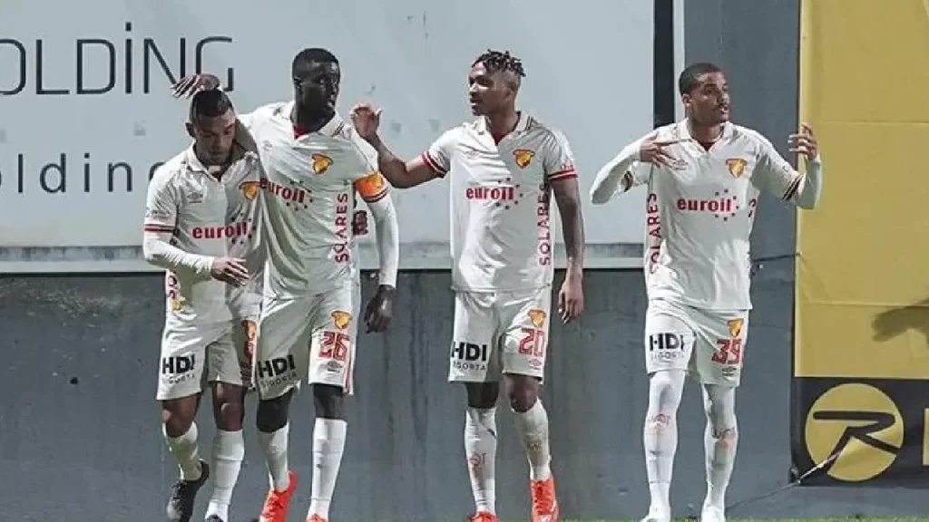 Göztepe deplasmanda fırtına gibi esti: Sezonun ilk galibiyeti 4 golle geldi 1 Göztepe deplasmanda fırtına gibi esti: Sezonun ilk galibiyeti 4 golle geldi