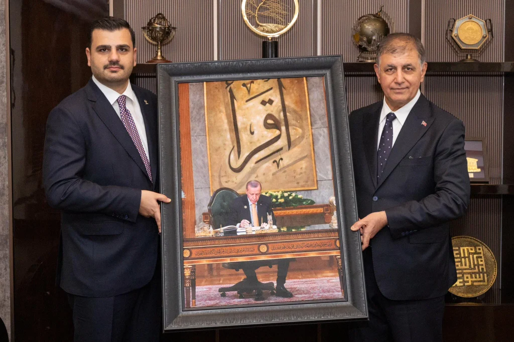 Başkan Tugay Şato'da AK Parti ile toplantıda buluştu 1 Başkan Tugay Şato'da AK Parti ile toplantıda buluştu