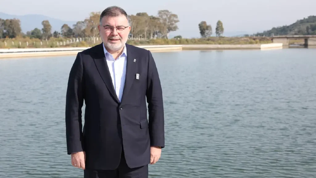 AK Parti'den Foça üzerinden İzmir'e yatırım vurgusu: "Potansiyeli gerçeğe dönüştürüyoruz"