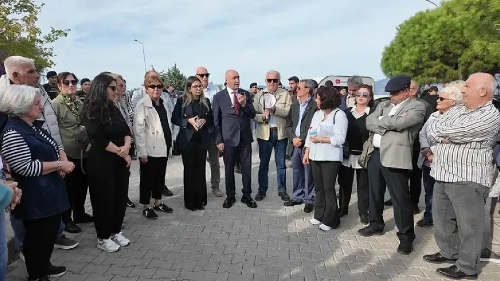 Foça'da rozet değişimi sonrası YENİ Parti ve CHP'li üyelerden Fıçı'ya Ortak boykot!