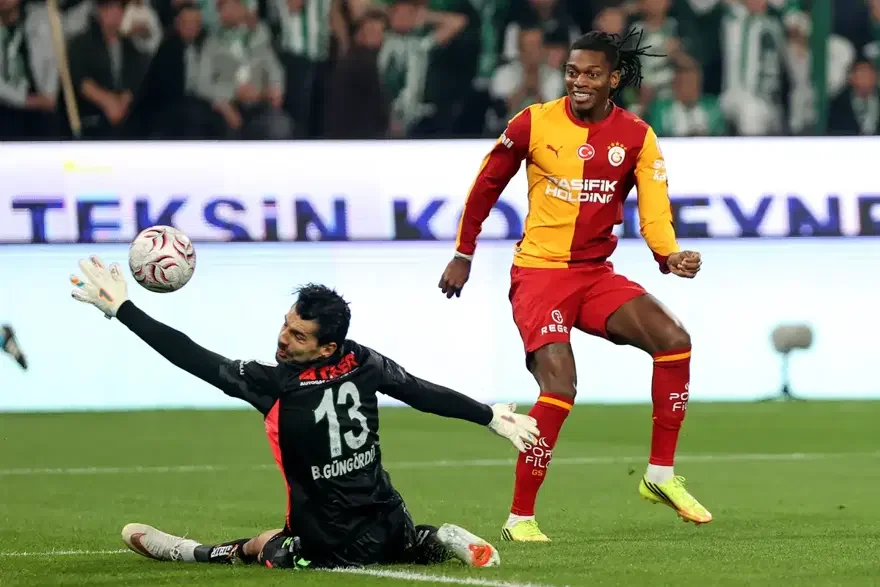 Galatasaray Konya’da gol şovla zirveyi parselledi