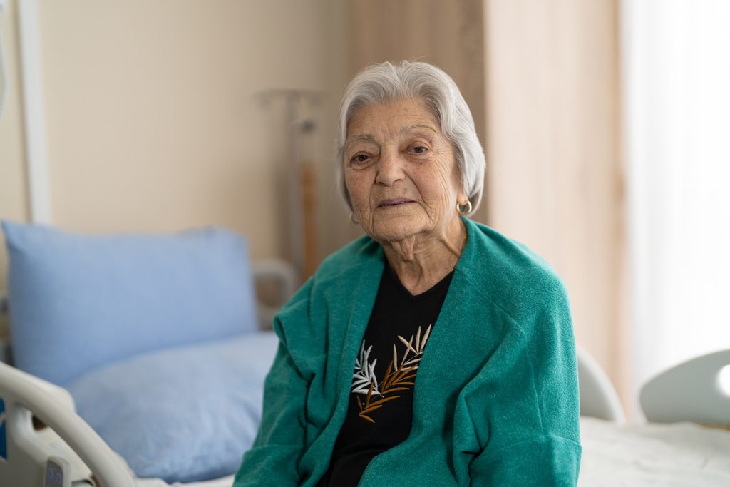 İzmir’in çınarlarına “anne sıcaklığı”nda bakım: Geriatri ek hizmet binası açıldı