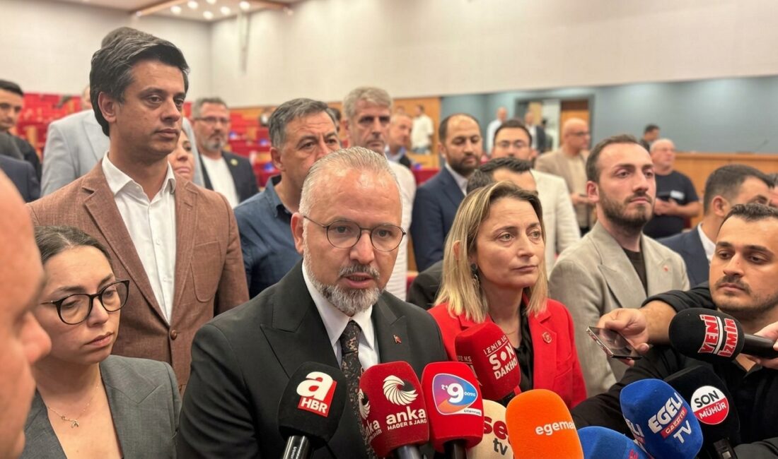 İzmir Büyükşehir Belediye Başkanı Cemil Tugay’ın AK Parti’ye katılmasının ardından