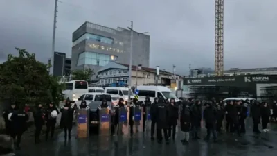 Halk TV’nin İstanbul’daki merkez binasına sabahın erken saatlerinde emniyet güçleri