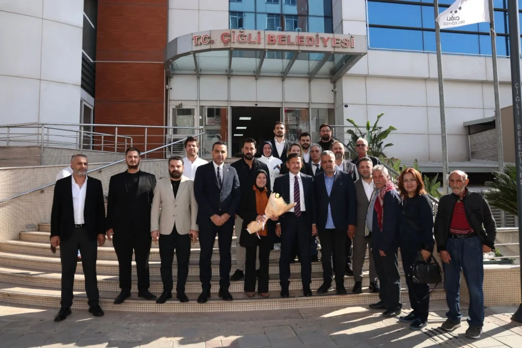 Sandıkta rakiptiler şimdi İzmir için birlikte omuz omuza verdiler! İzmir siyasetinde sürpriz buluşma!