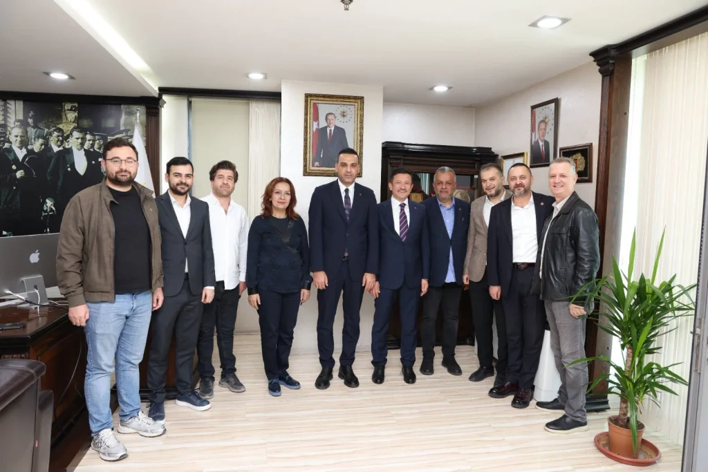 Sandıkta rakiptiler şimdi İzmir için birlikte omuz omuza verdiler! İzmir siyasetinde sürpriz buluşma!