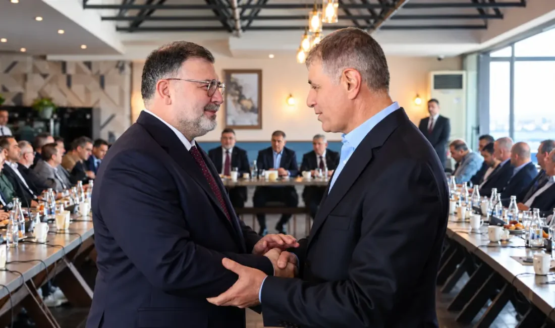 AK Parti saflarına katılan İzmir Büyükşehir Belediye Başkanı Cemil Tugay,