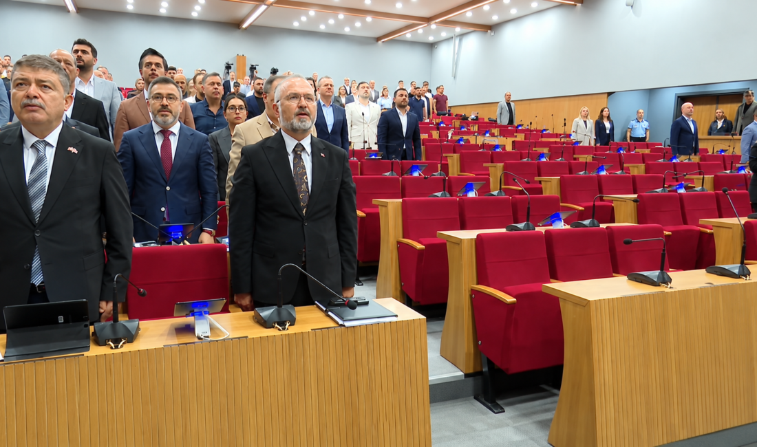 İzmir Büyükşehir Belediye Başkanı Cemil Tugay’ın AK Parti’ye geçmesinin ardından