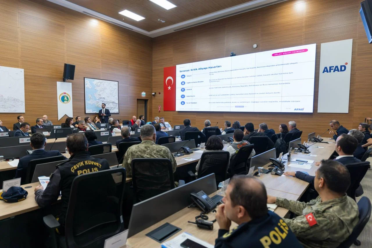 İzmir'de depremin 6. yılında kritik zirve: “Afetlere dirençli bir kent için çalışıyoruz” 6 İzmir'de depremin 6. yılında kritik zirve: “Afetlere dirençli bir kent için çalışıyoruz”