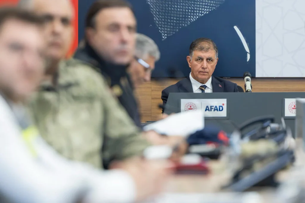 İzmir'de depremin 6. yılında kritik zirve: “Afetlere dirençli bir kent için çalışıyoruz” 3 İzmir'de depremin 6. yılında kritik zirve: “Afetlere dirençli bir kent için çalışıyoruz”