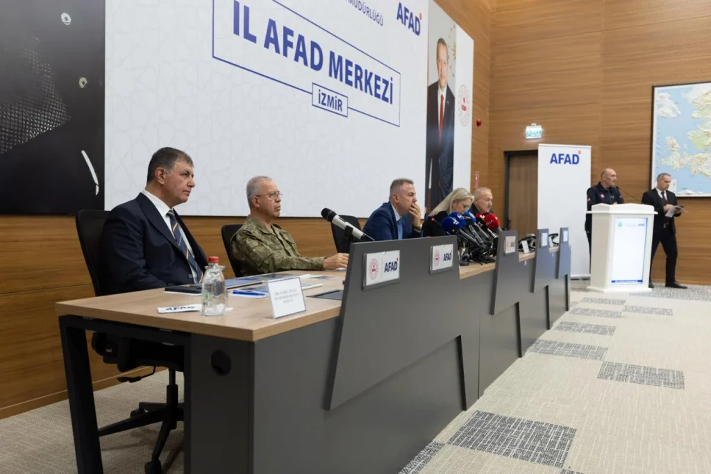 İzmir'de depremin 6. yılında kritik zirve: “Afetlere dirençli bir kent için çalışıyoruz” 1 İzmir'de depremin 6. yılında kritik zirve: “Afetlere dirençli bir kent için çalışıyoruz”