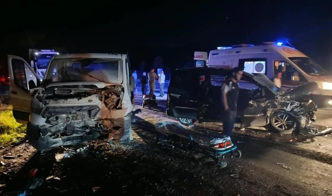 Manisa’nın Kula ilçesinde tek şeride düşürülen yolda hafif ticari araç,
