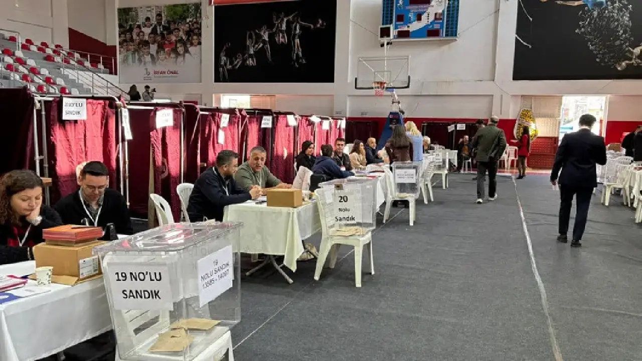 İzmir Barosu'nda sandık başında 4 adaylı yarış: 14 binden fazla avukat sandık başına gidiyor