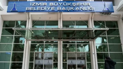 İzmir Büyükşehir Belediyesi bürokrasisinde bir süredir devam eden yönetsel değişim