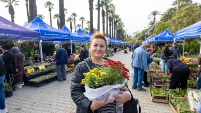 İzmir Büyükşehir Belediyesi’nin bu yıl dördüncüsünü düzenlediği Balkon-Bahçe Bitkileri ve