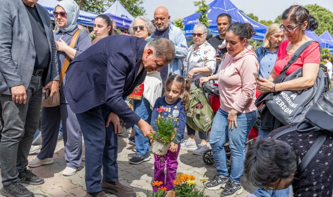 İzmir Büyükşehir Belediyesi’nin düzenlediği 4. Balkon-Bahçe Bitkileri ve Bal Üreticileri
