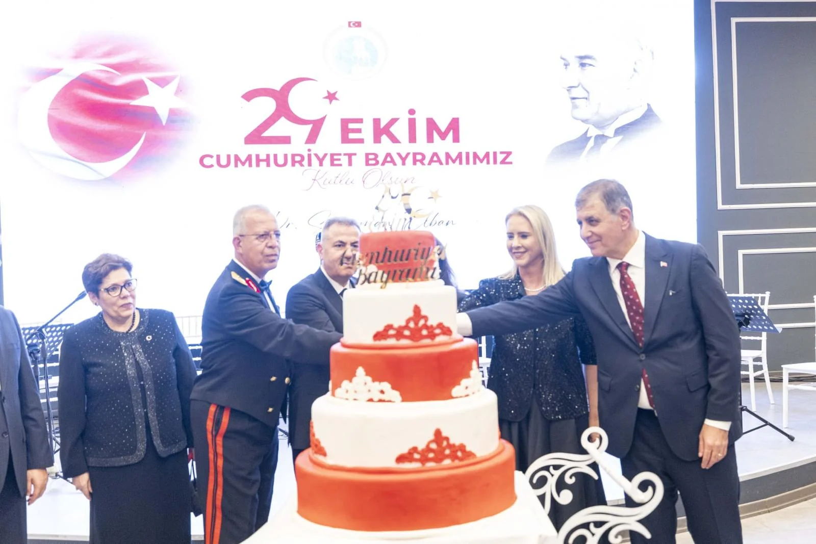 29 Ekim Cumhuriyet Bayramı kutlamaları kapsamında İzmir Büyükşehir Belediye Başkanı