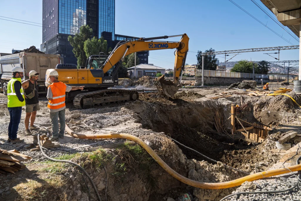 İzmir’in dev karayolu projesi el emeği ve alın teriyle ilerliyor