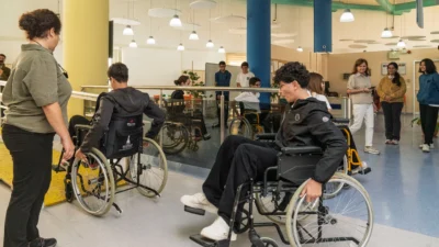 İzmir Büyükşehir Belediyesi Limontepe Farkındalık Merkezi, katılımcılara engellilerin günlük yaşamda