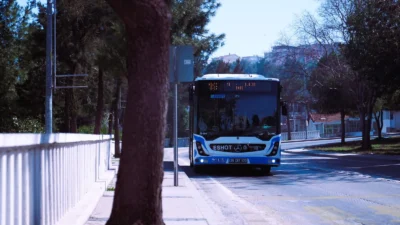 Hatalı sürüş davranışlarını azaltmayı, yolcu konforunu artırmayı ve enerji verimliliği