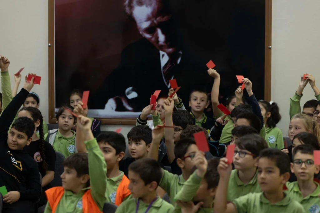 İzmir’de iklim bilinci çocuklarla büyüyor: Geleceğe büyük yatırım!