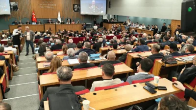 İzmir Büyükşehir Belediyesi Meclisi'nde yeni bir dönemi başladı. Ekim ayı